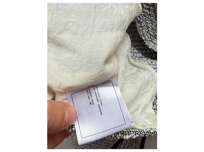 Chanel kurze Tweedjacke Schwarz Weiß Grau - Ansicht 7