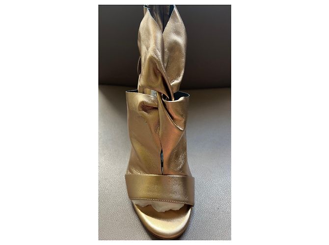 Casadei Sandali Stiletto in Pelle Oro Metallizzato D'oro - vista 2