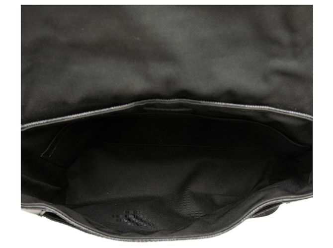 Bolso bandolera Louis Vuitton District PM Damier Graphite Negro - vista 4