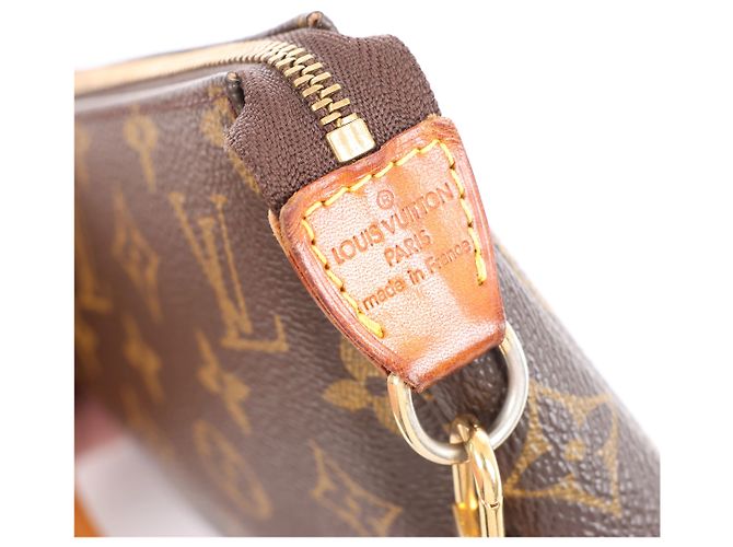 Louis Vuitton Pochette Accessoire Monogram Handbag in Brown M51980 Marrone - vista 10