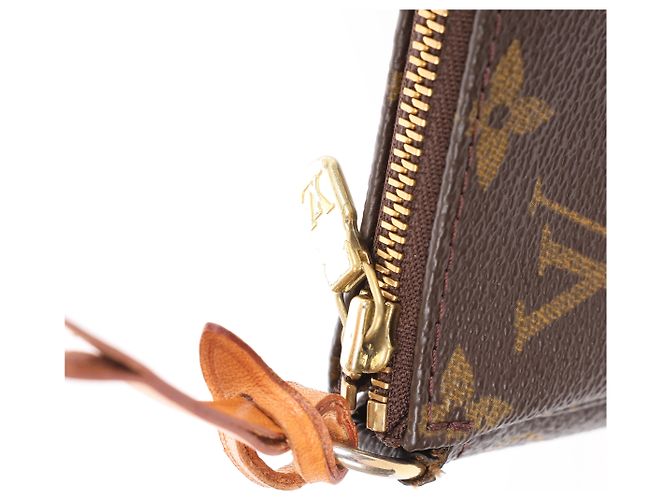 Louis Vuitton Pochette Accessoire Monogram Handbag in Brown M51980 Marrone - vista 5