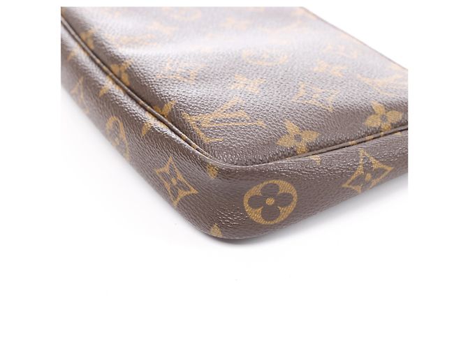 Louis Vuitton Pochette Accessoire Monogram Handbag in Brown M51980 Marrone - vista 6