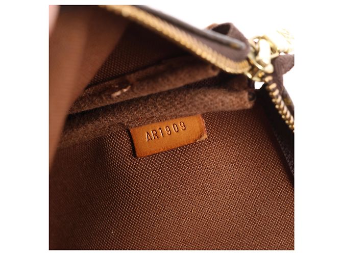 Louis Vuitton Pochette Accessoire Monogram Handbag in Brown M51980 Marrone - vista 9
