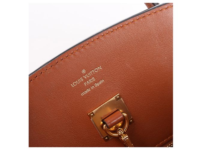 Borsa Louis Vuitton Milla PM Taurillon in Brown M51684 Marrone - vista 13