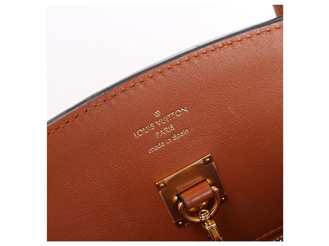 Borsa Louis Vuitton Milla PM Taurillon in Brown M51684 Marrone - vista 14