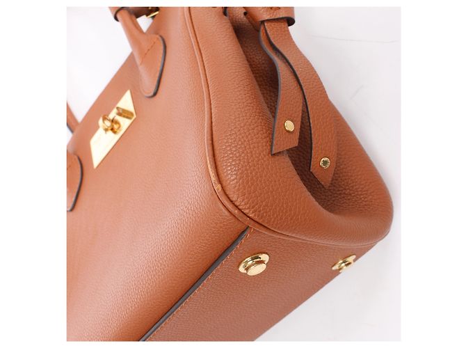 Borsa Louis Vuitton Milla PM Taurillon in Brown M51684 Marrone - vista 8
