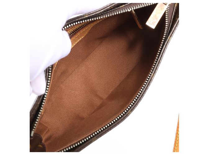 Borsa a tracolla Louis Vuitton Trotteur Monogram Canvas in marrone M51240 - vista 10