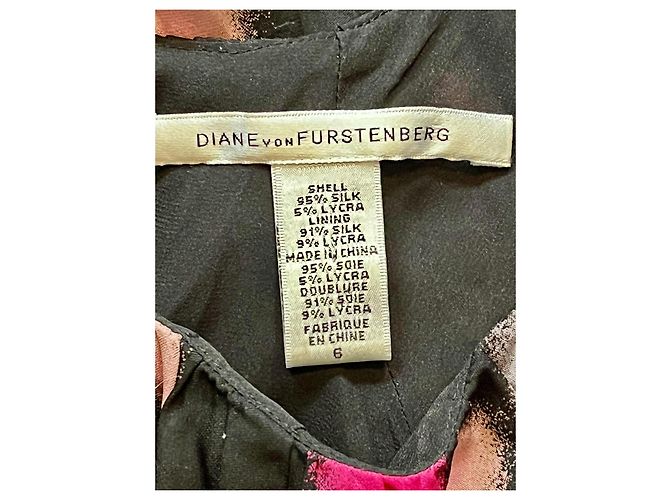 Vestido Tulipan drapeado em seda com bolinhas Diane von Furstenberg Preto Rosa Branco - vista 5