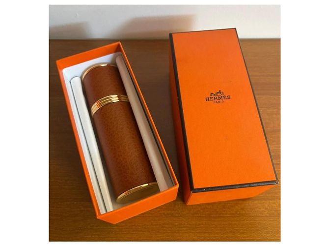 Estojo de perfume Hermès Amazone em couro marrom e metal dourado - vista 10