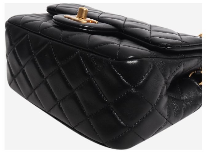 Chanel Klassische Single Flap Mini-Tasche aus schwarzem Lammleder mit Diamantsteppung - Ansicht 5