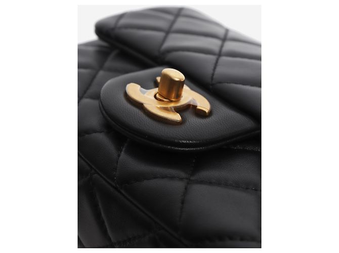 Chanel Klassische Single Flap Mini-Tasche aus schwarzem Lammleder mit Diamantsteppung - Ansicht 7