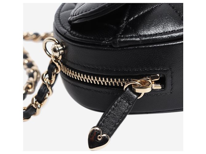 Chanel Bolso corazón 2021 de piel de cordero negro - vista 6