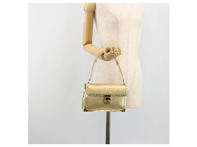 LOUIS VUITTON Suhari Emerble Shoulder Bag Leather Gold LV - vista 23