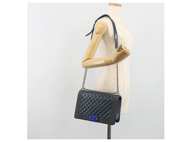 CHANEL Matelasse Boy Chanel Chain Bag Patent Leather Blue Silver CC - vista 25