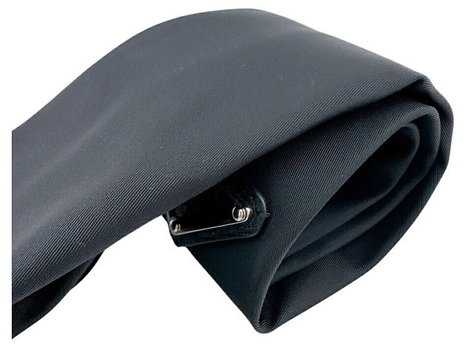 Cravatta Prada in Re-Nylon con placca triangolare nera Nero - vista 3