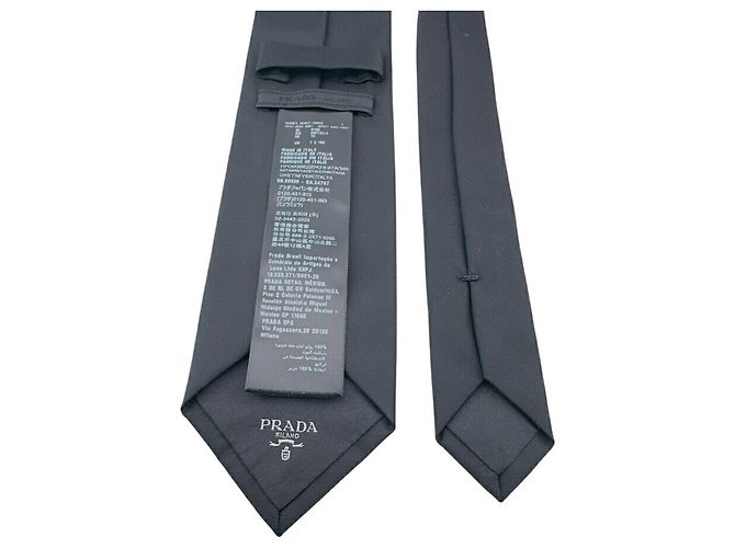 Cravatta Prada in Re-Nylon con placca triangolare nera Nero - vista 7
