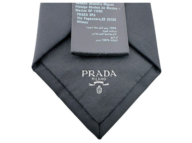 Cravatta Prada in Re-Nylon con placca triangolare nera Nero - vista 8