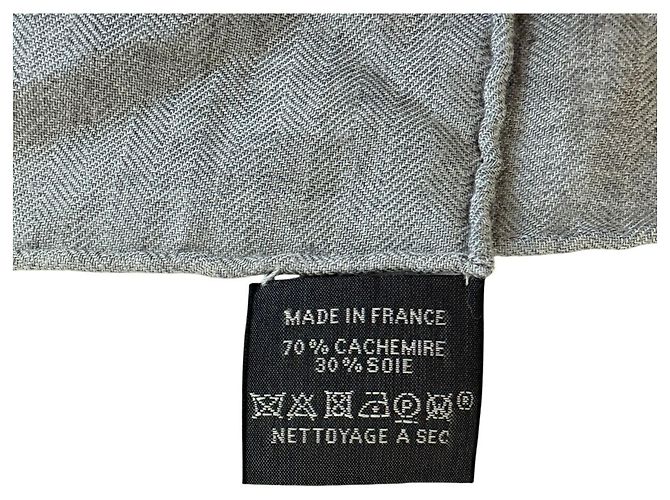 Silk In Hermès Sciarpa in cashmere e seta Hermes in grigio e arancione Marrone - vista 9