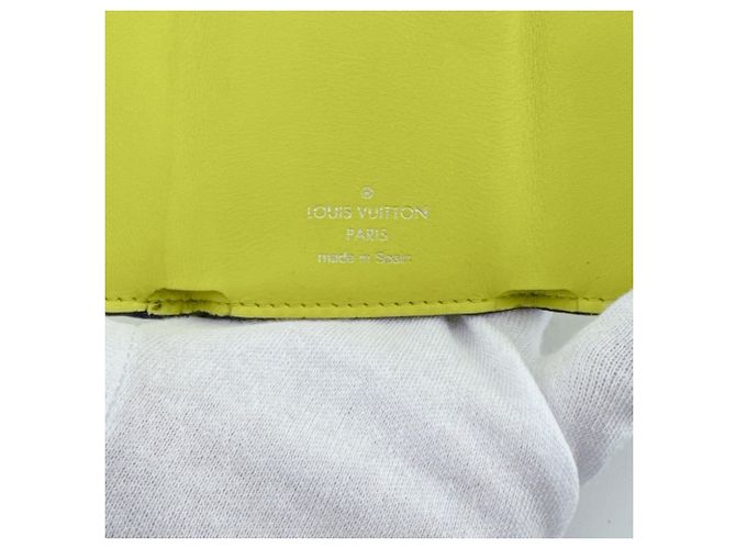 Cartera compacta Louis Vuitton Taigarama Discovery Amarillo - vista 12