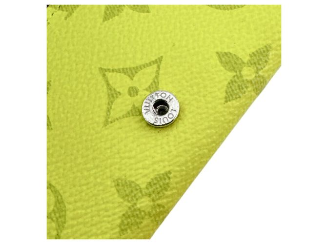 Cartera compacta Louis Vuitton Taigarama Discovery Amarillo - vista 14