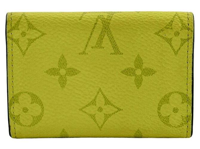 Cartera compacta Louis Vuitton Taigarama Discovery Amarillo - vista 2