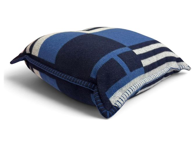 Hermès Hermes Itark Merino Wool Jacquard Cushion - view 4