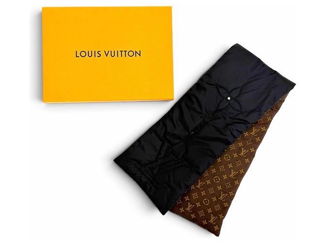 Louis Vuitton Echarpe Pillow Monogram Shawl Braun Schwarz - Ansicht 2