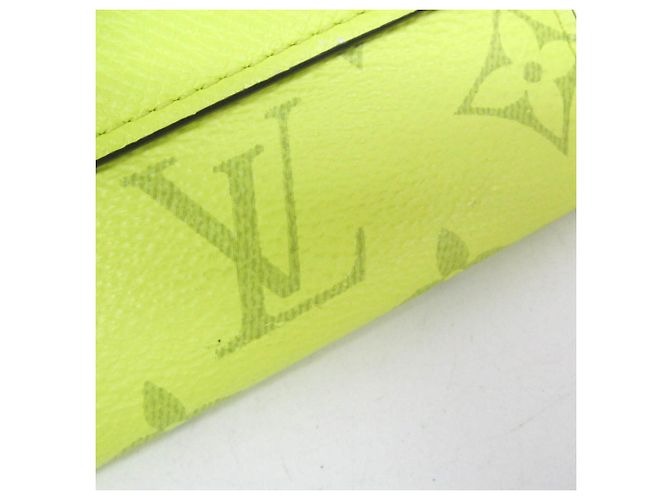 Cartera compacta Louis Vuitton Taigarama Discovery Amarillo - vista 10