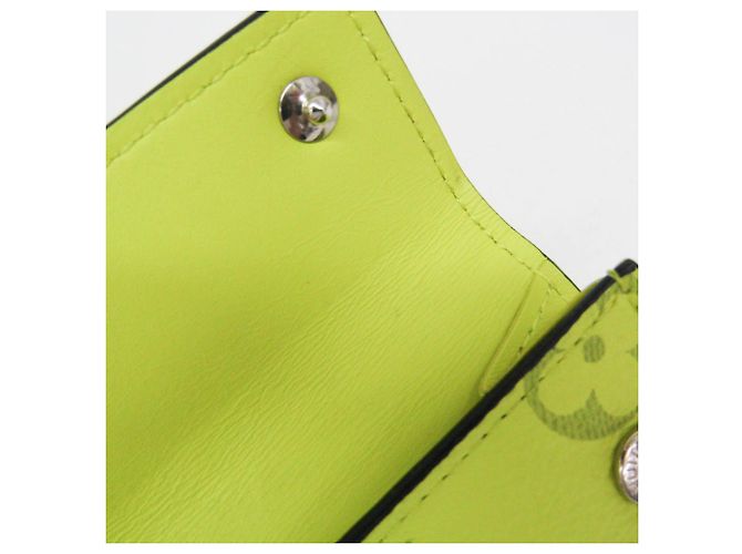 Cartera compacta Louis Vuitton Taigarama Discovery Amarillo - vista 13