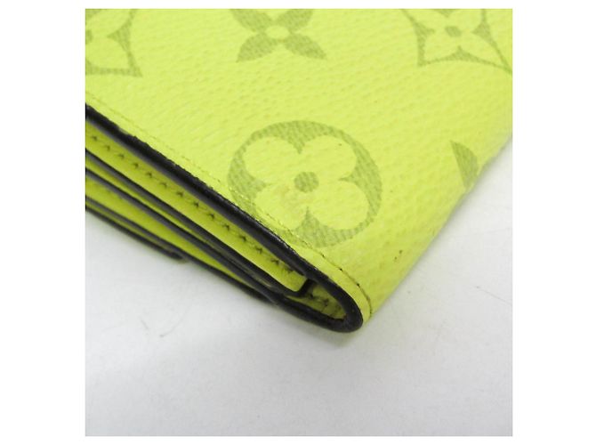 Cartera compacta Louis Vuitton Taigarama Discovery Amarillo - vista 6