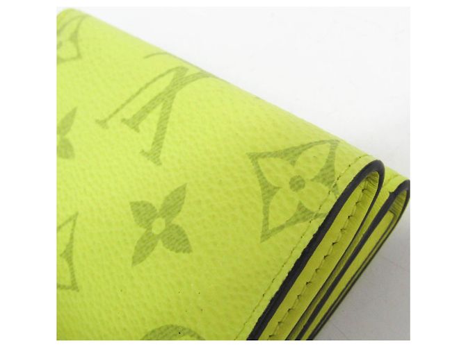 Cartera compacta Louis Vuitton Taigarama Discovery Amarillo - vista 8