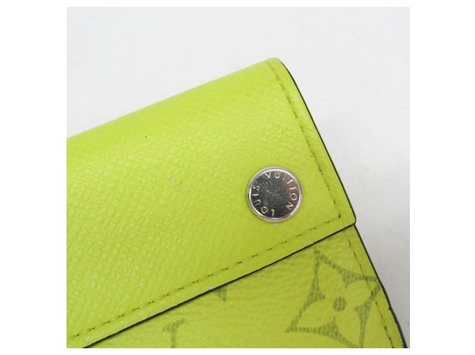 Cartera compacta Louis Vuitton Taigarama Discovery Amarillo - vista 9