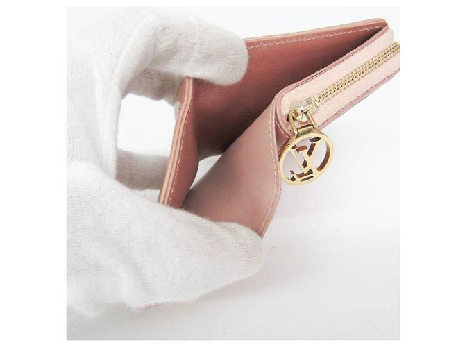 Louis Vuitton Coussin Lou Wallet M81996 D'oro - vista 12