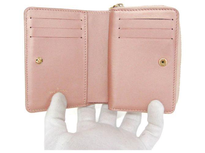 Louis Vuitton Coussin Lou Wallet M81996 D'oro - vista 4