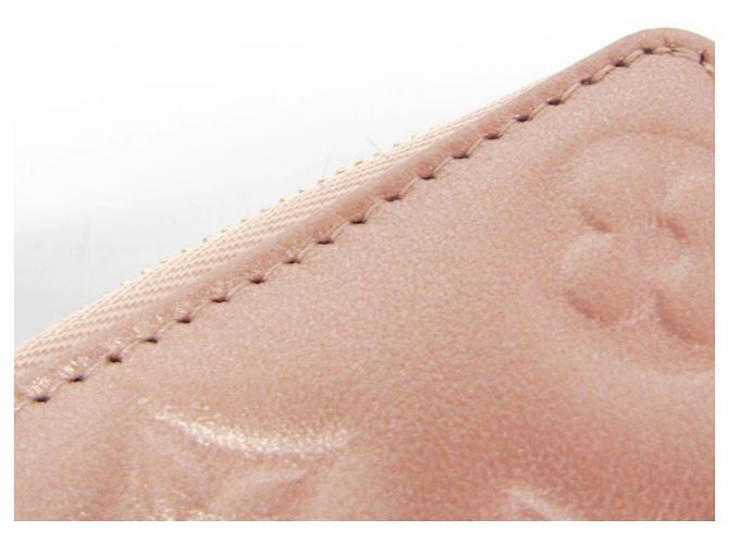 Louis Vuitton Coussin Lou Wallet M81996 D'oro - vista 8