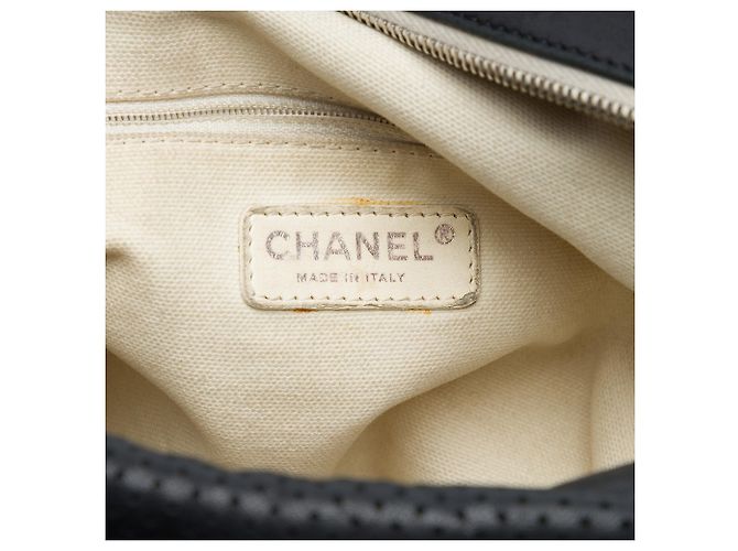 Chanel Black Perforated Lambskin Baseball Spirit Ligne Hobo Nero - vista 5