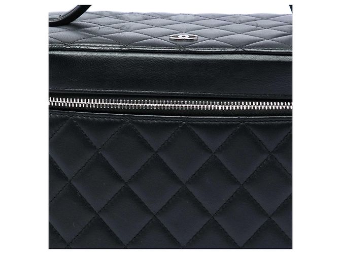 Borsa Vanity Chanel in pelle d'agnello matelassé nera con logo CC Nero - vista 5