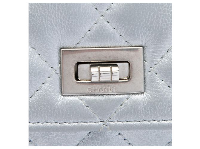 Chanel Silver Reissue 2.55 Quilted Metallic Aged Calfskin Wallet on Chain Argento - vista 6