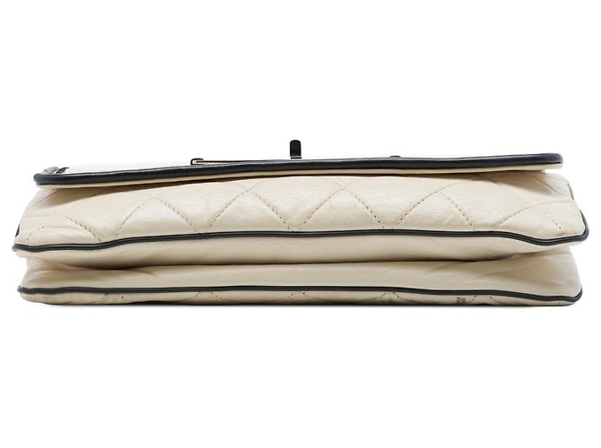 Chanel White Quilted Aged Lambskin Reissue 2.55 East West Flap Bianco Crudo - vista 3