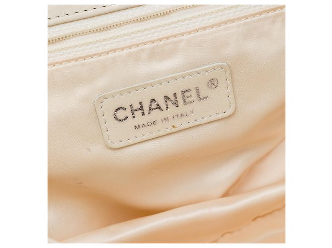 Chanel White Quilted Aged Lambskin Reissue 2.55 East West Flap Bianco Crudo - vista 5