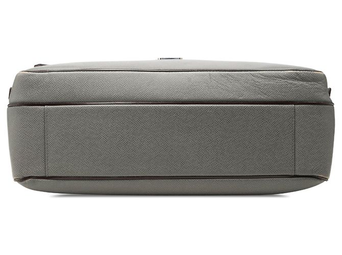 Louis Vuitton Gray Taiga Vassili GM Marrone - vista 3