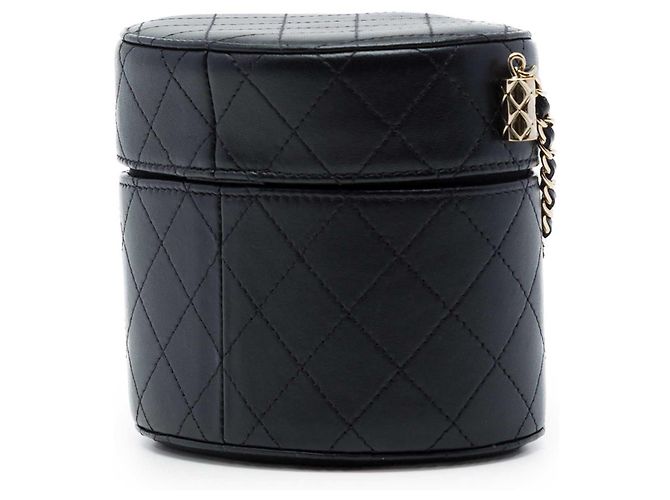 Clutch Vanity redonda Chanel em pele de cordeiro acolchoada preta com corrente CC Preto - vista 2