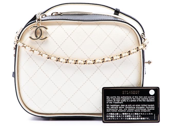 Chanel Vanity Case Small CC Matelassé in Pelle di Vitello Crumpled Bianca Bianco - vista 7