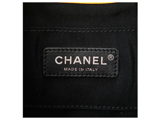 Bolsa Bucket Chanel White Paris Cuba CC em pele de cordeiro acolchoada com corrente Branco - vista 5