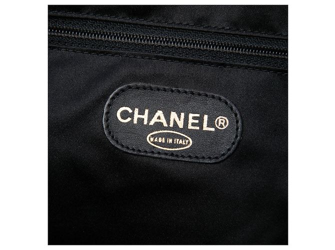 Chanel Triple CC Crossbody in camoscio nero - vista 5