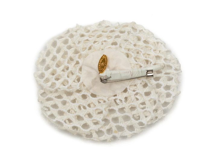 Spilla Camelia in mesh bianca Chanel Bianco Crudo - vista 2