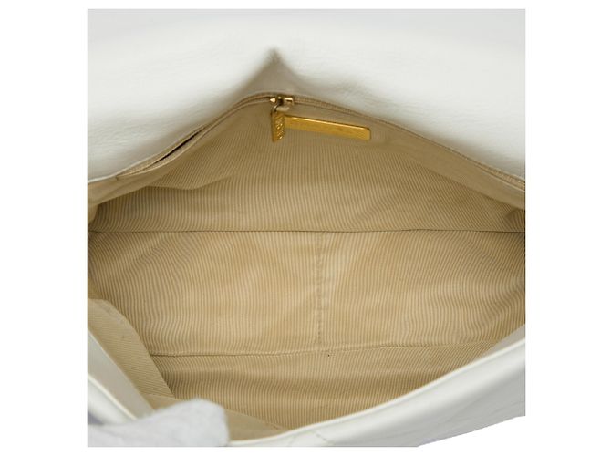 Chanel 19 Flap Large in pelle di agnello bianca Bianco - vista 4