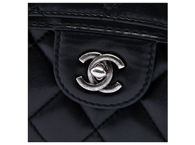 Chanel Black Small Quilted Lambskin Citizen Zip Flap Nero - vista 5