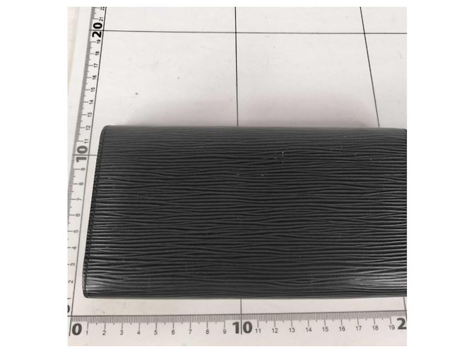 Cartera larga Louis Vuitton de piel Epi Negro - vista 2