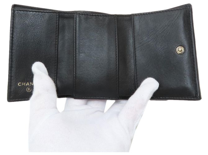 Cartera compacta Chanel Matelassé Negro - vista 4